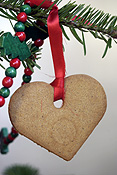 Christmas, christmas scene, christmas scenes, decoration, decorations, christmas decorations, bead, beads, christmas tree, christmas trees, biscuit, biscuits, cookie, cookies, heart, hearts, PJ38,