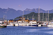 Canada, british columbia, boat, boats, boating, yacht, yachts, mountain, mountains, mountain range, mountain ranges, mooring, moorings, harbour, harbours, gibsons, water