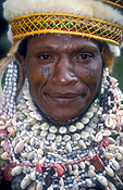 New guinea, papua new guinea, mount hagen, mt hagen, mount hagen show, mt hagen show, ceremony, ceremonies, man, men, male, males, hat, hats, jewellery, necklace, necklaces, people, performer, performers, tribe, tribes, tribal, jewellery, necklace, necklaces, seashell, seashells, portrait, portraits.