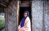 New guinea, papua new guinea, people, woman, women, hut, huts, house, houses, housing, female, females, myola, central province, kokoda track, kokoda trail.