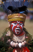 New guinea, papua new guinea, mount hagen, mt hagen, mount hagen show, mt hagen show, ceremony, ceremonies, hat, hats, man, men, male, males, jewellery, necklace, necklaces, people, performer, performers, shell, shells, seashell, seashells, feather, feathers.