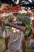 New guinea, papua new guinea, mount hagen, mt hagen, mount hagen show, mt hagen show, ceremony, ceremonies, people, man, men, male, males, dancer, dancers, feather, feathers, drum, drums, musical instrument, musical instruments.