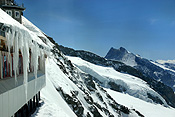 Europe, switzerland, swiss, alps, swiss alps, jungfrau, jungfrau region, mountain, mountains, glacier, glaciers, jungfrau glacier, chalet, chalets, snow, snow scene, snow scenes, winter, cold.