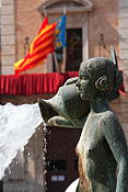 Europe, Spain, Spanish, Valencia, plaza, plazas, virgen, plaza del la virgen, fountain, fountains, statue, statues, flag, flags, FF25,