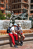 Europe, Spain, Spanish, Valencia, plaza, plazas, virgen, plaza del la virgen, fountain, fountains, statue, statues, people, tourist, tourists, tourism, tourism industry, map, maps, couple, couples, FF25,